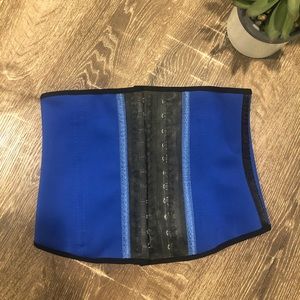 Like new! Ann Cherry Waist Cincher/Trainer